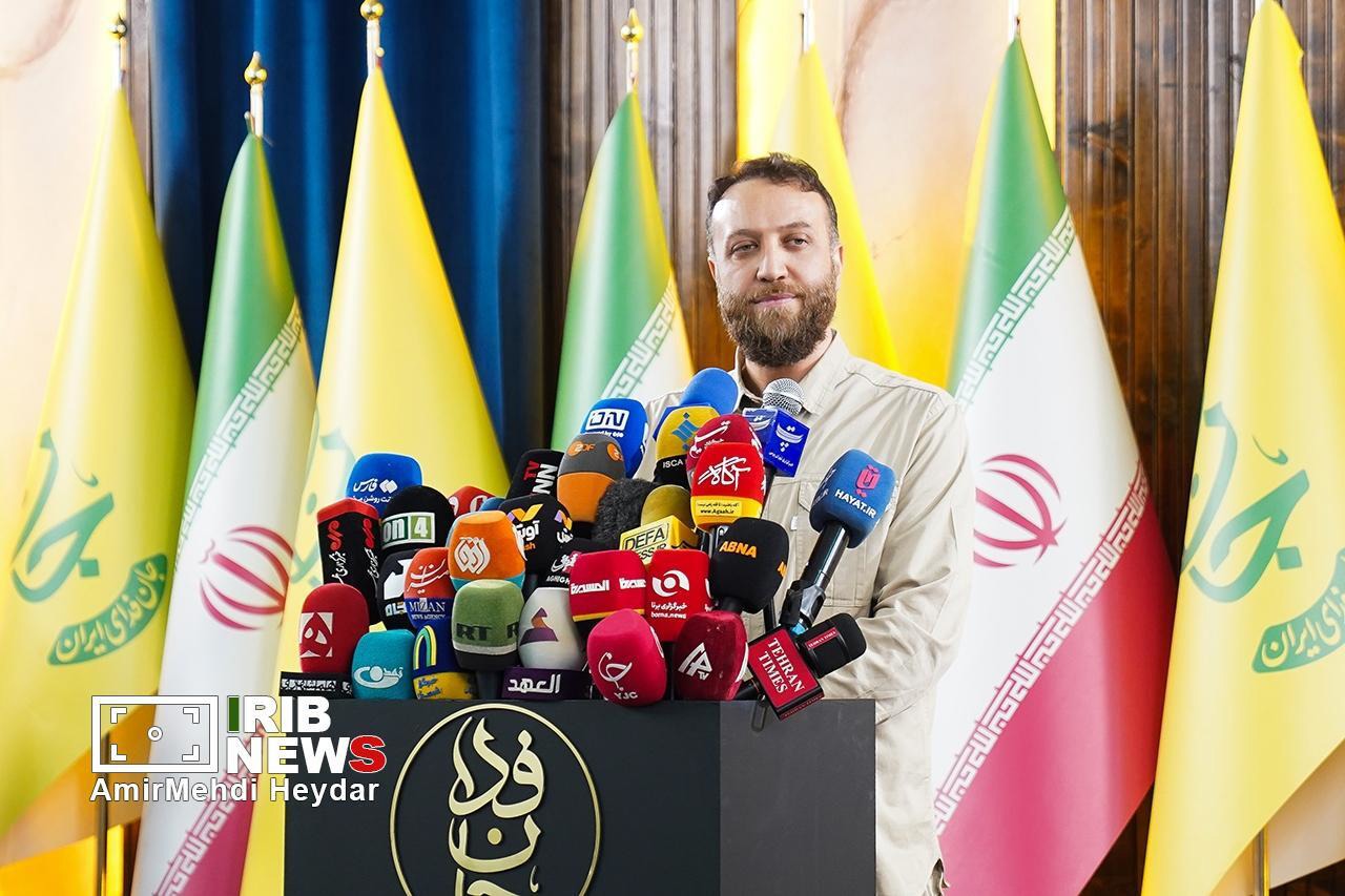 جانفدا درحال آموزش دفاع شهری برای مقابله با دشمن