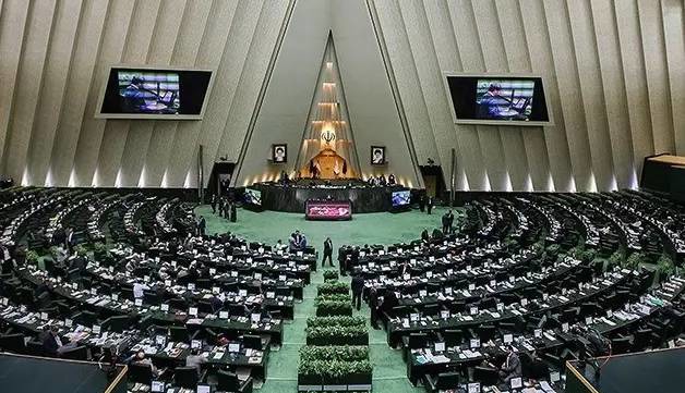 عصاره فضایل ملت؛ برخی نمایندگان در عملکرد و رفتارشان تجدیدنظر کنند
