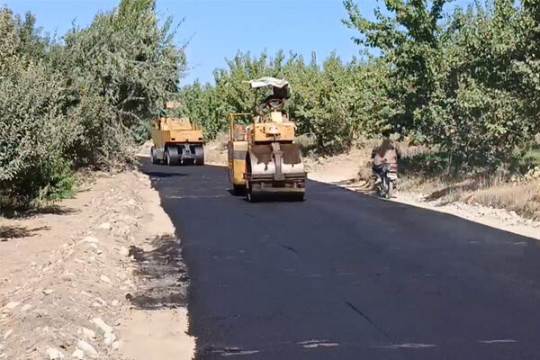 بیش از ۴۰۰ کیلومتر راه روستایی استان کرمان در کمتر از ۶ ماه آسفالت شد