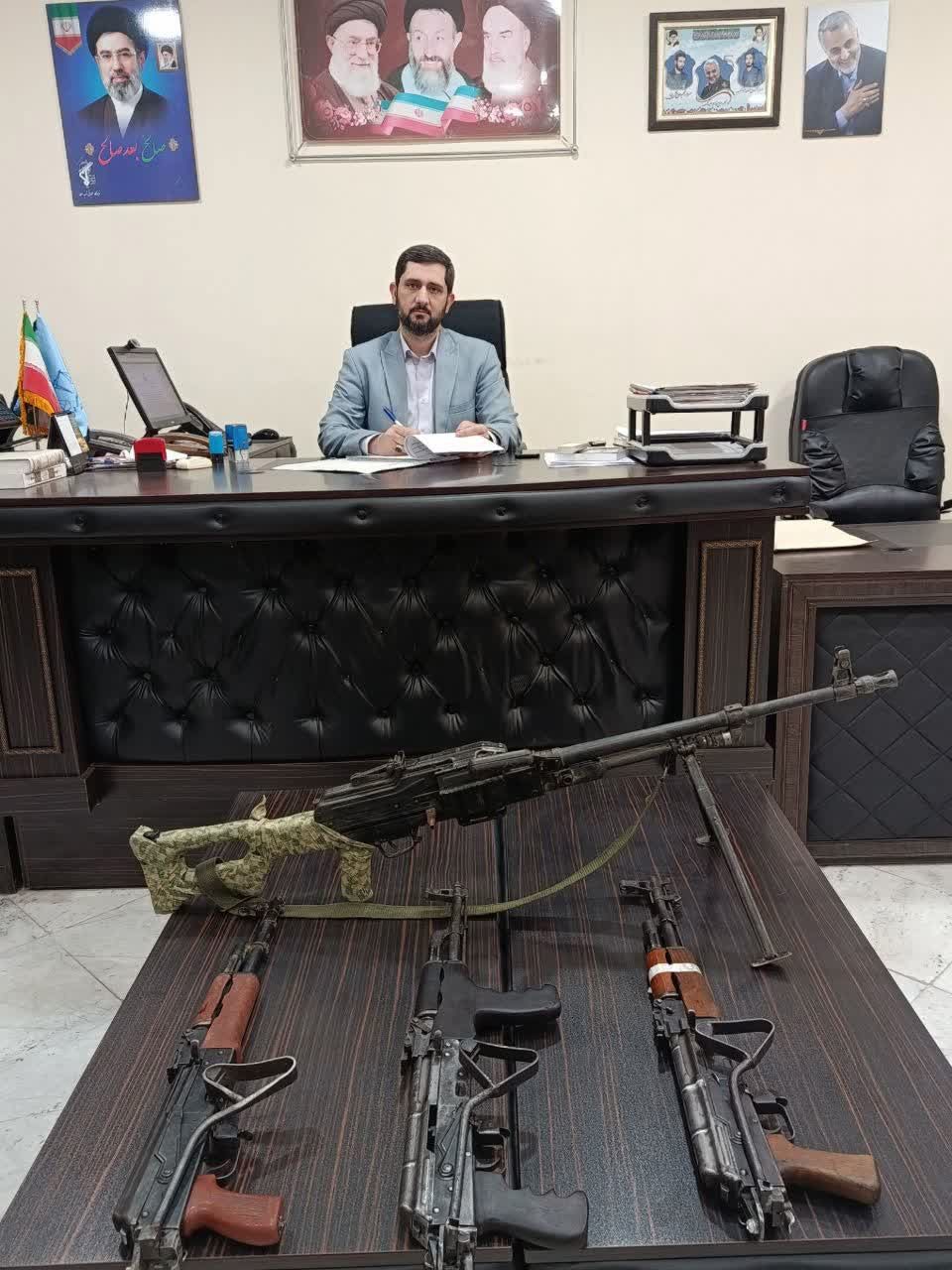 تحویل یک تیربار گرینوف و ۳ کلاشینکف به دادستانی عنبرآباد
