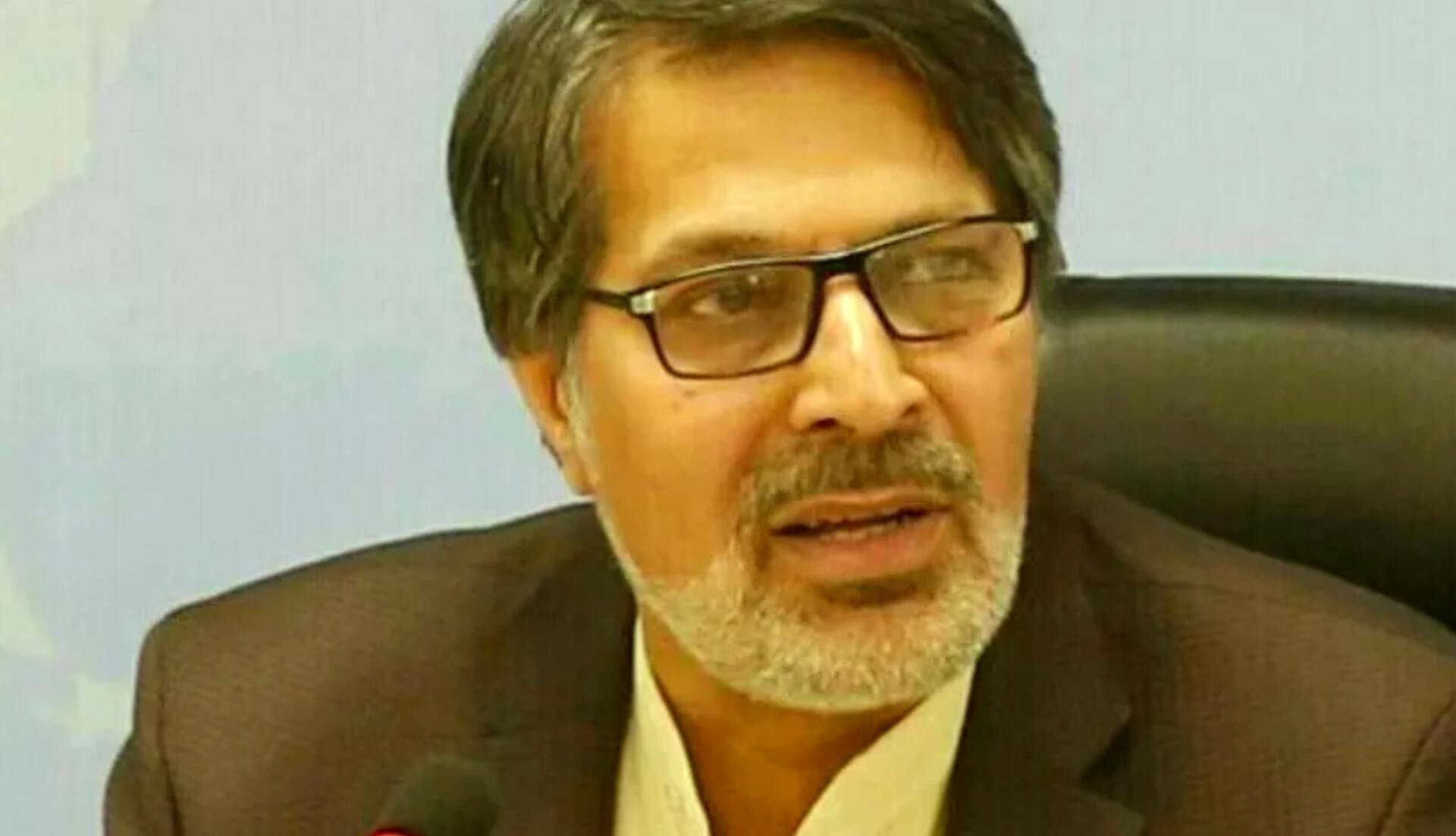 عماد باقی: لغو کنسرت و تذکر حجاب کدام مسئله کشور را حل می‌کند؟