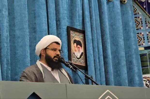 امام جمعه ریگان: زینب‌ وار در برابر دشمنان ایستاده‌ایم