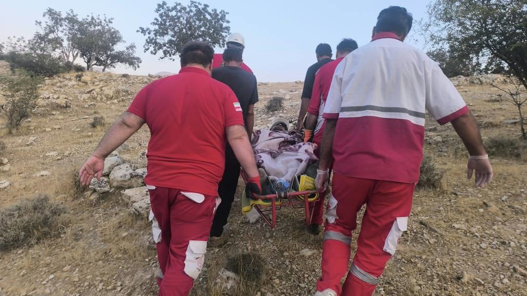 نجات فرد گرفتار در ارتفاعات شهرستان کوهچنار فارس