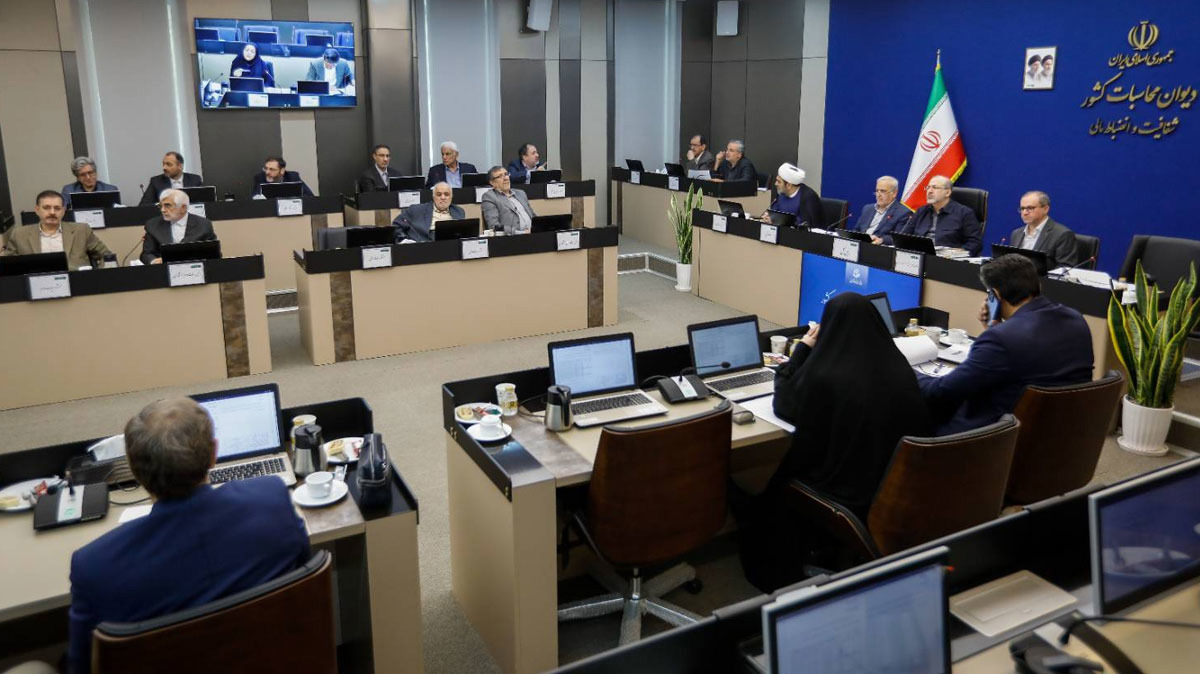 تخلف ۴۷ دستگاه در پرداخت حقوق بیش از سقف قانونی کارکنان دولت