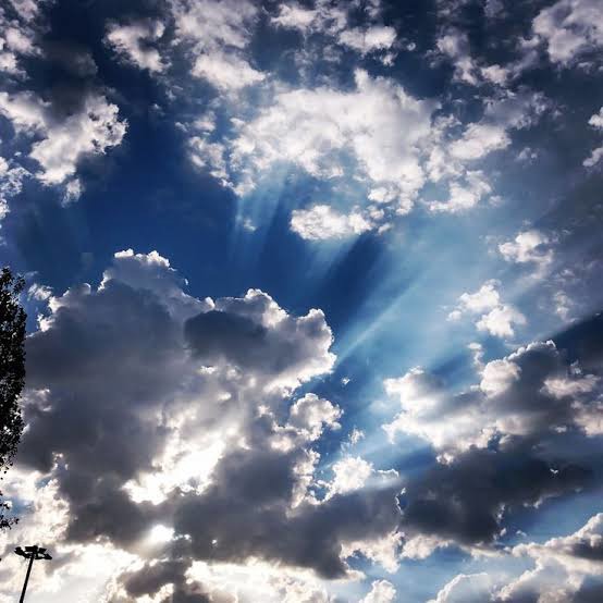 آسمان ابری در قزوین همراه با کاهش نسبی دما