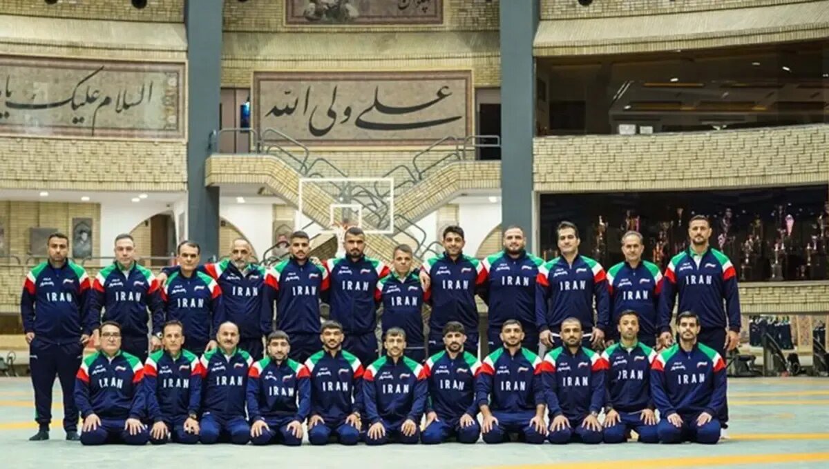 پرچم ایران با تکیه بر اراده و استعداد ایرانی به اهتزاز درآمده است