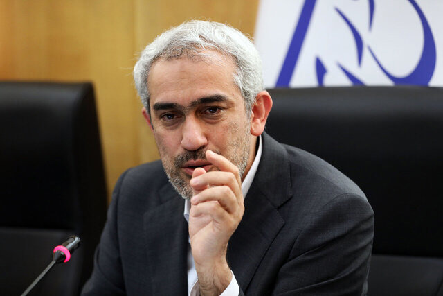 وزیر اقتصاد: افزایش گیت‌ها و خطوط مسافری و باربری در مرز بازرگان پیگیری می‌شود