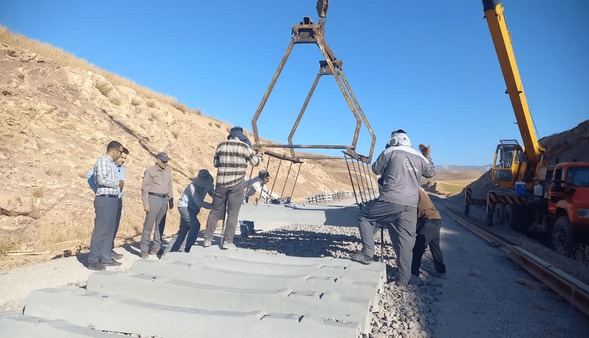 رایزنی با دفتر رهبری برای شتاب‌گرفتن راه‌آهن کرمانشاه‌ـ خسروی